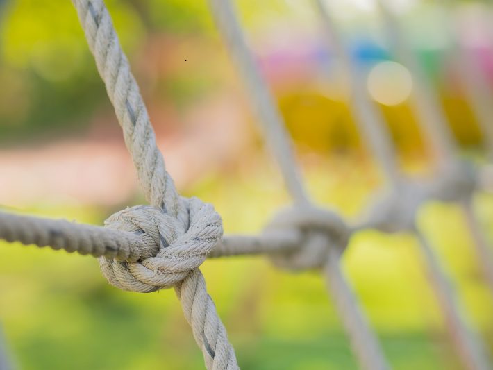 Is Market Structure Tied up in Knots?